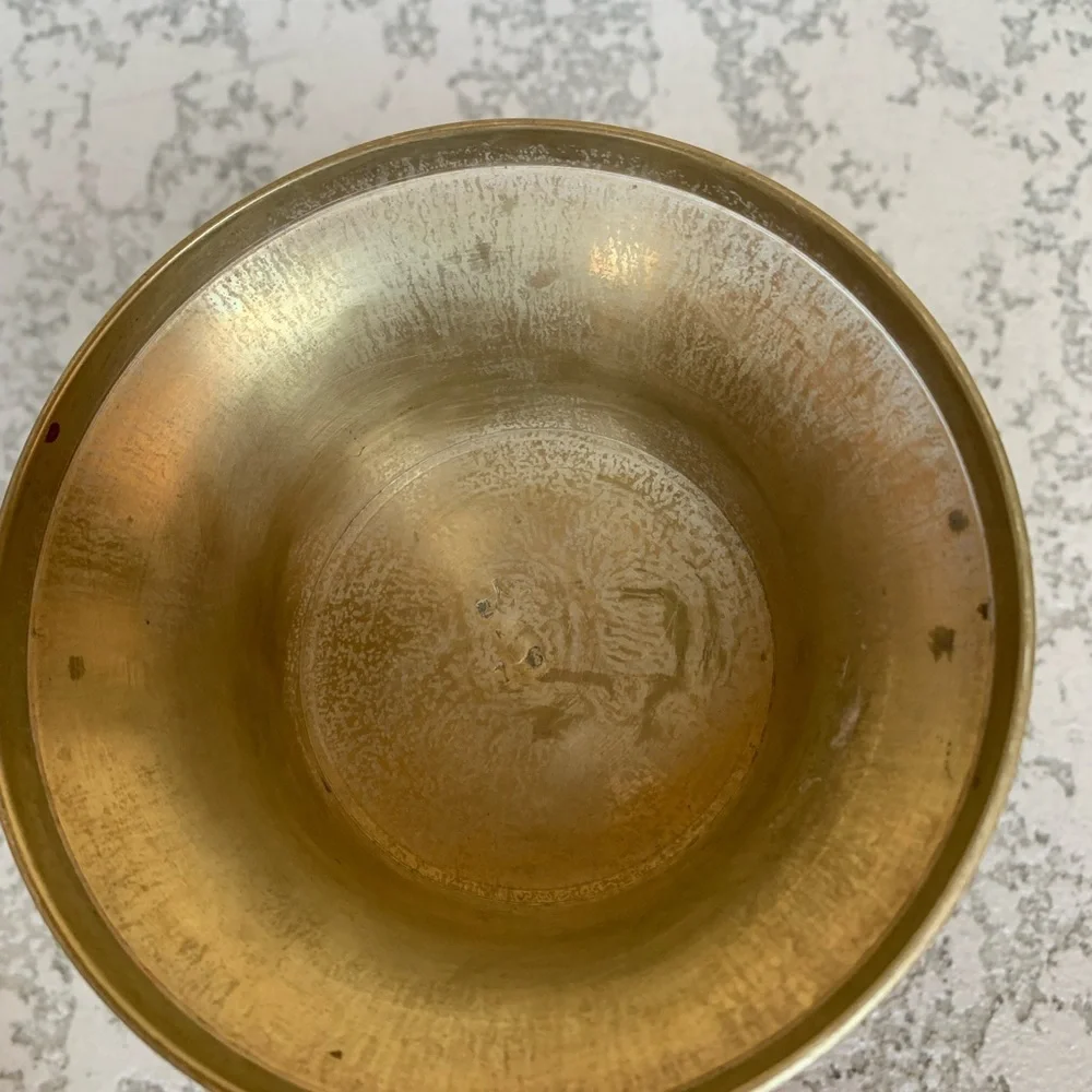 Vase with pearl design